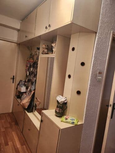 Dressers: Cipelarnik komplet sa ogledalom
Za hodnik — 1