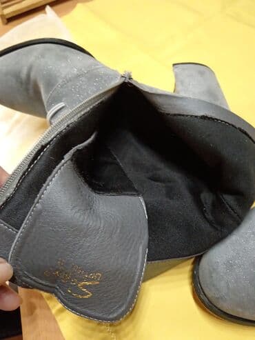 ženske haljine za svaki dan: Braon čizmice br. 40,sve koža,1900 din nošene . Crvene — 9