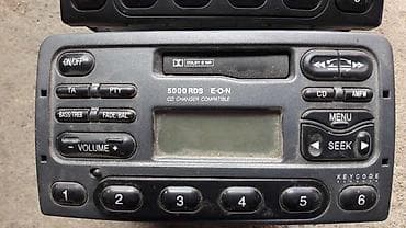 polovni kombi: RADIO CD,KASETA ZA FORD MONDEO OD 1997. DO 2006. GOD. | Radio je — 4