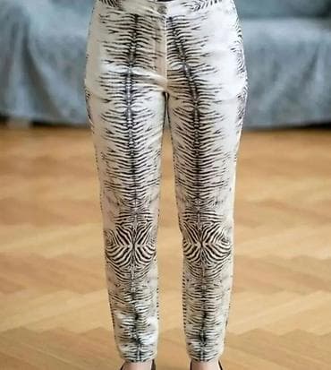 Ženske pantalone sa animal printom (zebraste pruge) u bež-beloj osnovi na lalafo.rs Ženske pantalone sa animal printom (zebraste pruge) u bež-beloj osnovi