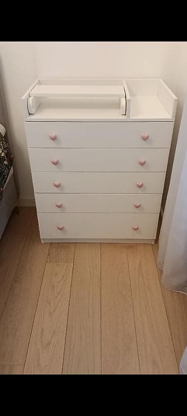 Komoda za Bebe Komoda za bebe se izradjuje od Univera debljine