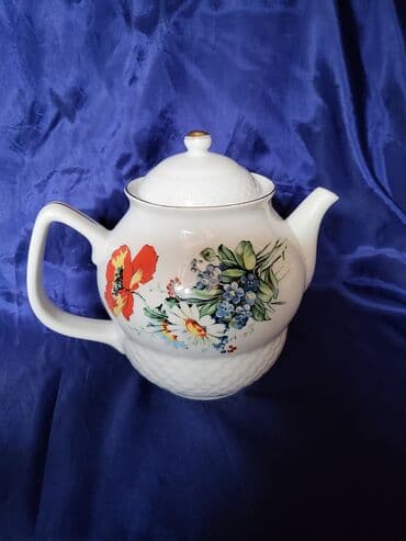bokal sa poklopcem: Bokal Zajecar porcelan 70te. Bokal je nov. na poklopcu nedostaje — 2