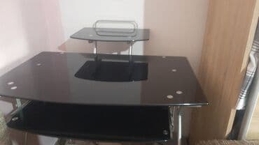 polovne vitrine za trpezariju: Elegantan sto za računar sa staklenim pločama. - Crno kaljeno staklo — 2
