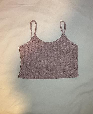 Rebrasti ženski top na bretele - Model: kratki (cropped) top sa na lalafo.rs Rebrasti ženski top na bretele - Model: kratki (cropped) top sa