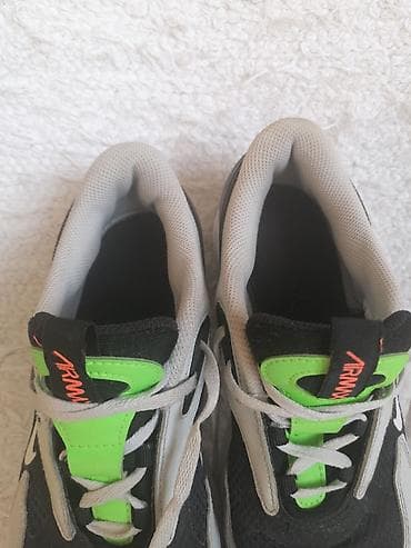 cipele niska stikla: NIKE AIR MAX patike br 39, dužina unutrašnjeg gazišta 24,5 cm. Slanje — 3