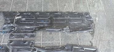 Kompletan auto u delovima: PLASTIKE PODA ZA AUDI A8 | Plastike ispod poda za Audi A8 D3 — 3