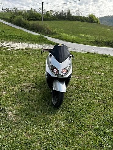Skuter Yamaha Tmax 500 Uradjeno kraburatori Zamenjen kais Malosi