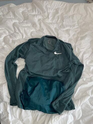 new yorker београд – слике: 2 u 1
Nike duks gornji deo
M veličina
8000din
Iz inostranstva — 2