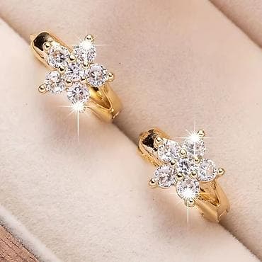 van cleef nakit cena: Zlatne minđuše alke sa cvetnim motivom od cirkona - Dizajn: sitne — 2