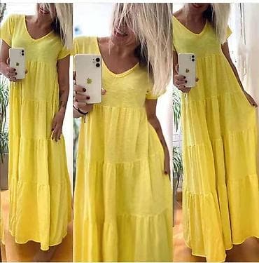 Duga lepršava haljina sa kratkim rukavima i V-izrezom, model.Kroj u
