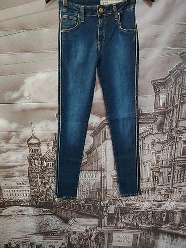 Uske farmerke (skinny) u tamno-plavom džinsu. - Kroj: skinny, uske na lalafo.rs Uske farmerke (skinny) u tamno-plavom džinsu. - Kroj: skinny, uske