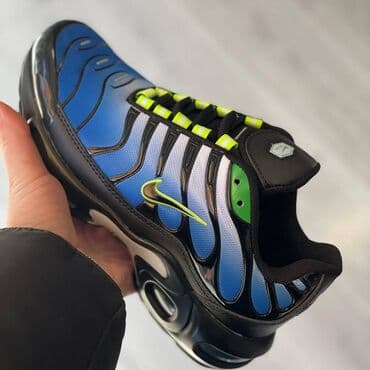 čizmice za zimu: Nike air max tn patike 

Novo
Brojevi 36 do 46

fb Moja Kupovina 1 — 7