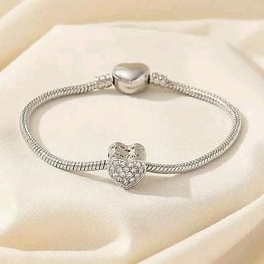 helanke sa slicem: Narukvica sa priveskom
Cena:2300 din 
💋 — 1