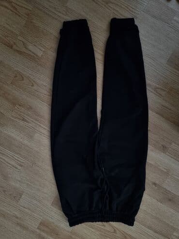 lepršave pantalone: Crne sportske pantalone, idealne za svakodnevno nošenje ili sportske — 1