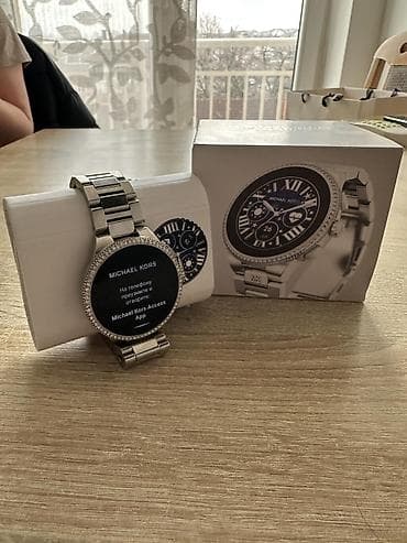 grejac za ledja: Michael Kors Access pametni sat – ženski model sa čeličnom narukvicom — 4