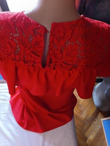 bluze svecane: Crvena haljina sa čipkom i karnerom - Elegantna koktel/večernja — 2