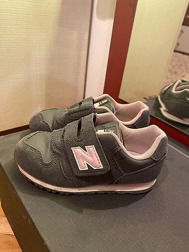 Original patike za devojcice, nošene par puta u broju 25 na lalafo.rs Original patike za devojcice, nošene par puta u broju 25