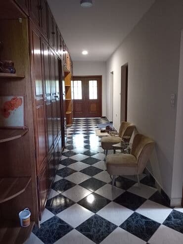 kuca u sivcu: Izdaje se poslovni prostor u Bačkoj Topoli, površine 206m2. Lokal se — 18