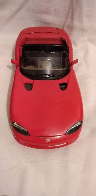kovanice od 20 dinara sa likom cena: Burago Dodge Viper 1 /18, fali stakavljeno od folije).Fale nasloni — 3