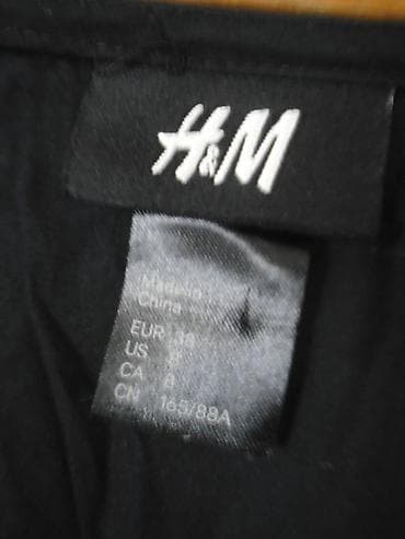 crni monton: Preslatka HM haljinica, bas lep model. Ima zabice pozadi u pojasu, pa — 5
