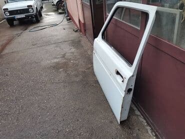 polovne letnje gume 215 55 r16: Dodatni opis Vrata leva Lada 21213,21214 Niva u beloj boji. Polovna — 10