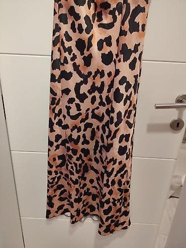 Haljine: Maksi haljina sa leopard printom marke Mona. Haljina ima kratke rukave — 4