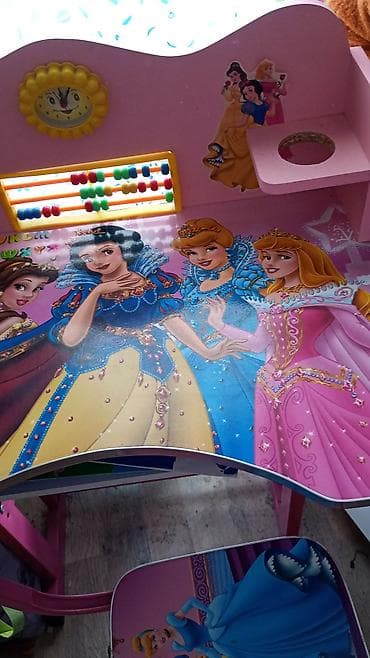 Dečiji nameštaj: Dečiji radni sto sa stolicom – motiv princeza - Set: sto + stolica u — 2