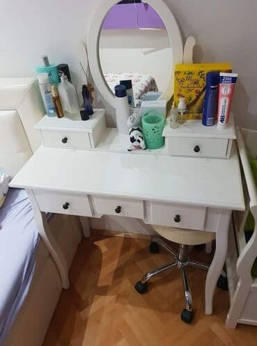 Stolovi: Sto za sminkanje