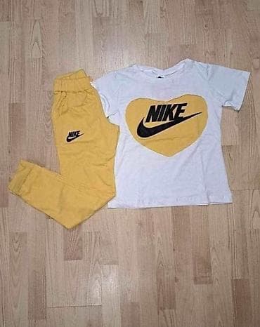 zenski satovi do 3000 dinara: Ženski sportski komplet majica i donji deo trenerke sa dzepovima. Bela — 5