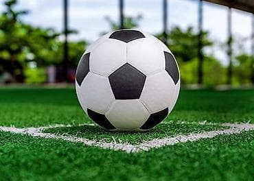 Umetnost i kolekcionarstvo: Fudbalska lopta – klasičan crno-beli dizajn sa šesterougaonim i — 1