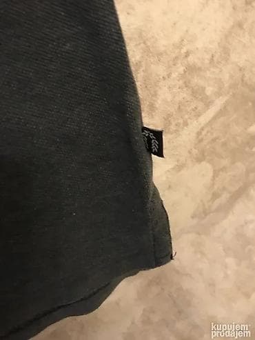 bele papuce sa platformom: Original Fred Perry majica L/XL
100% cotton
Ramena 50cm, duzina 70cm — 2