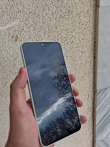 Samsung Galaxy A21s u solidnom stanju. Telefon sve radi. Ekran je