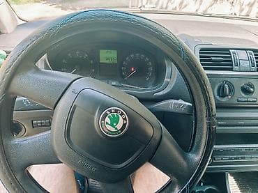 Skoda: Škoda Fabia – žuta, 5 vrata, hečbek - Motor: benzinski (oznaka “MPI” — 5