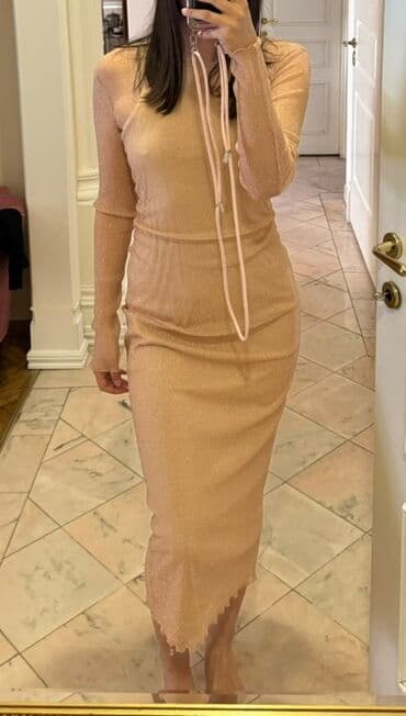 Elegantna svetloružičasta haljina sa diskretnim sjajem ZARA - Kroj na lalafo.rs Elegantna svetloružičasta haljina sa diskretnim sjajem ZARA - Kroj