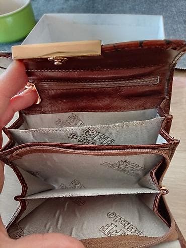 sat sa narukvicom: Ženski novčanik – Coveri Collection, model BFF - Materijal: veštačka — 6