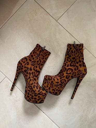 carape za ugg: Visoke stikle 39-40
Za vise info kontaktirajte me — 5