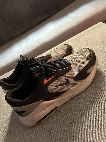 Patike: Na prodaju dva para original Nike patika.  Brojevi su 44.  U pitanju — 5