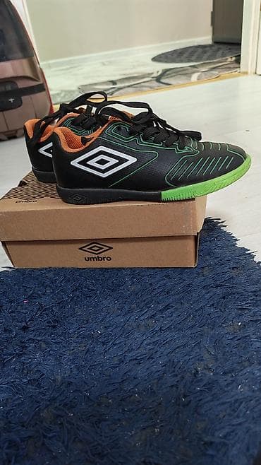 planeta sport decija obuca: Umbro dečije patike za fudbal u zatvorenom (futsal) – model FOOTBALL — 2
