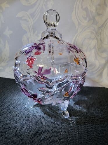 Sweatpants: Nova bombonijera. Bombonijera nova,sve na njoj odsjaj od svetla — 4