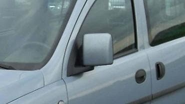Auto-delovi: RETROVIZOR ZA OPEL COMBO OD 2001. DO 2012. GOD. | Polovni originalni — 2