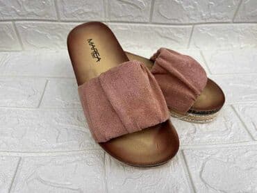 crocs zenske klompe: 36-40
1600 din
Roba sa kosova — 5