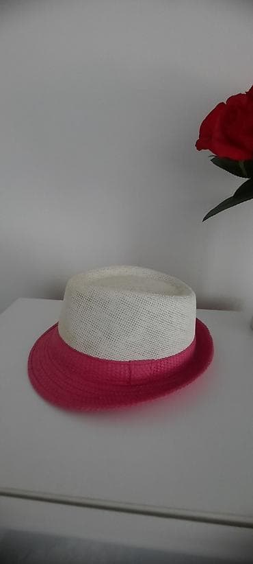 karirani kompleti zenski: Roze-beli šešir, sa manjim obodom, kupljen je u DM-u, nošen 2-3 puta — 4