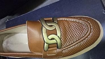 versace cipele: Ženske mokasine – karamel braon - Gornjište: glatka i perforirana — 2
