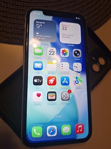 Auto elektronika: IPhone 11, beli, kao nov — 2