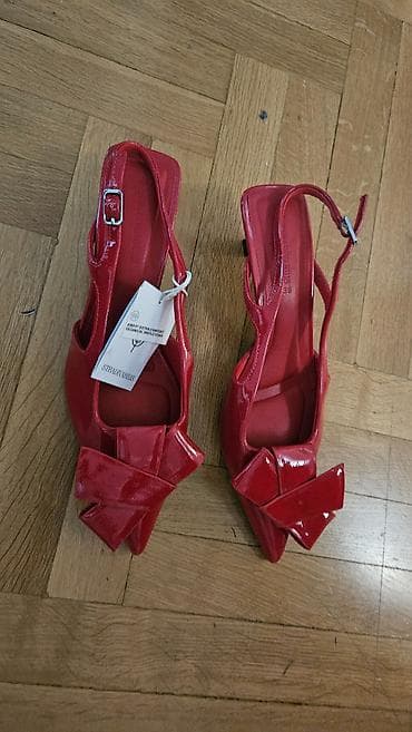 peti talas: Stradivarius crvene salonke/sandale sa otvorenom petom - Model — 2