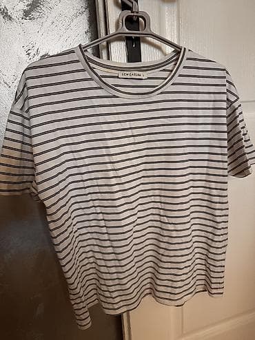 crop top c: Majica lagana
univerzalna velicina odgovara i S i M — 1