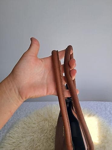 Torbe: Calvin klein original torba u dobrom stanju, sitni tragovi korišćenja — 5