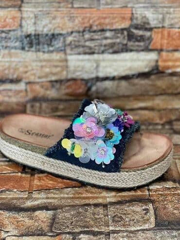 dsquared2 papuce: 36-40
1500din — 7