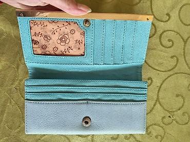 markeri u boji: Elegantni ženski novčanik sa perforiranim dezenom - Materijal: eko — 4