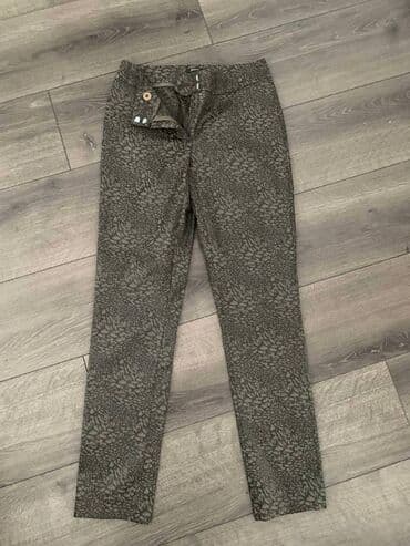elipsa kompleti sa pantalonama: Moderne pantalone Jones sa zanimljivim printom. Naznacena je velicina — 1